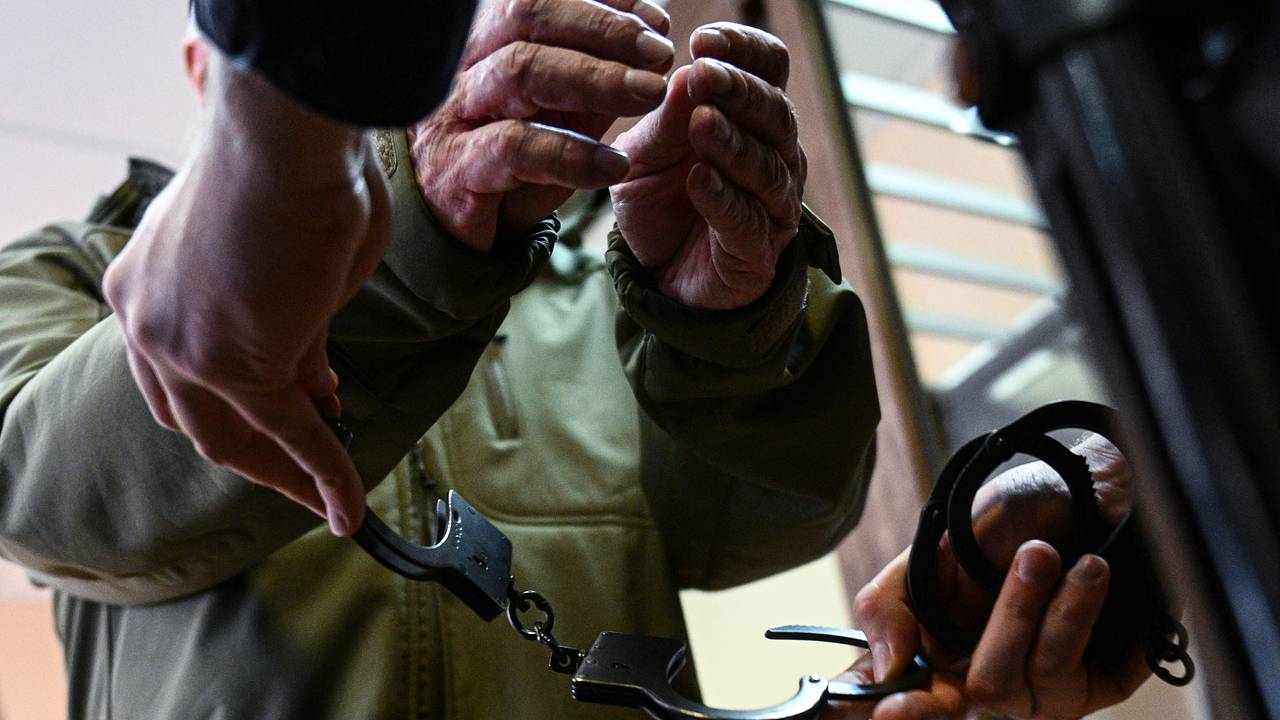 Россиянин надругался над малолетней девочкой в гаражах