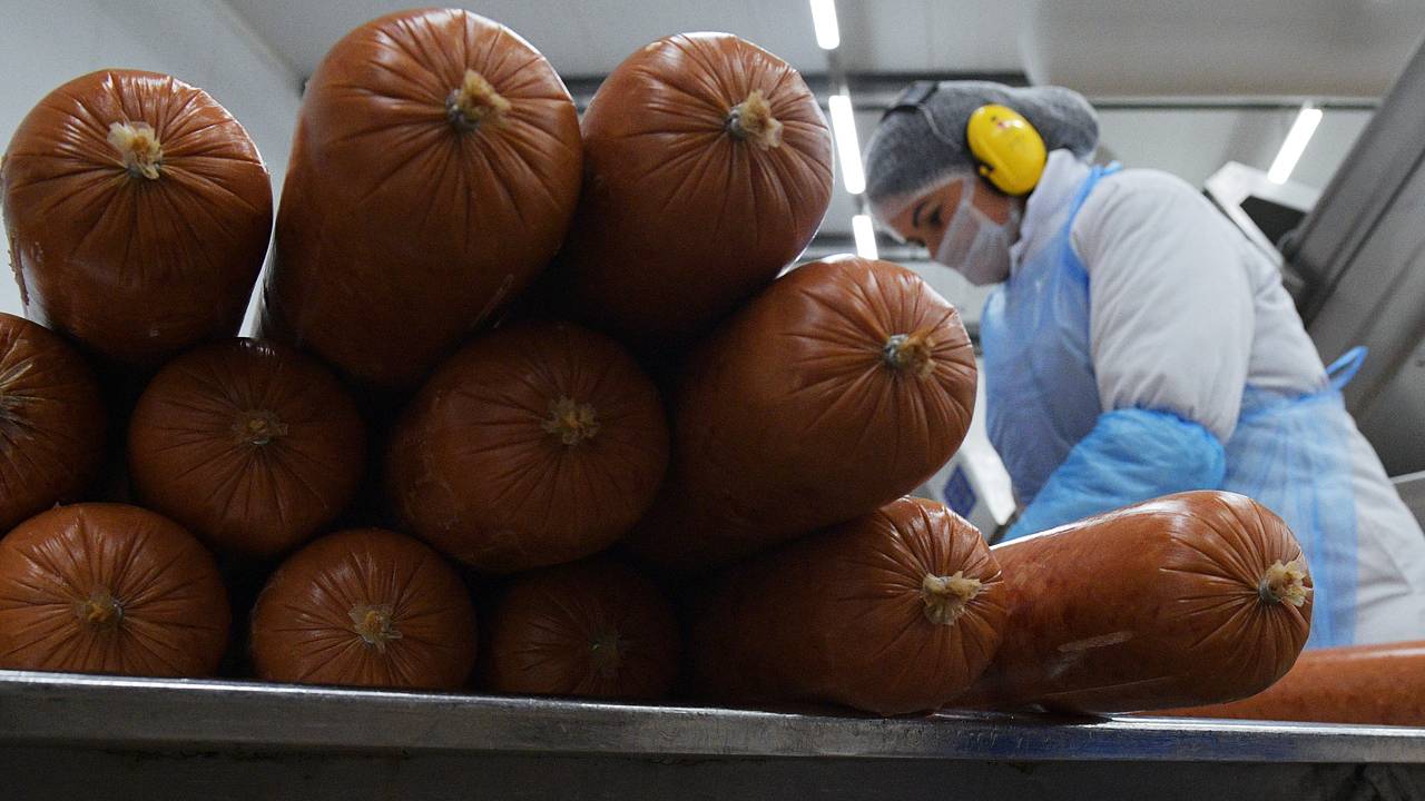 На производстве колбасы обнаружили сальмонеллу