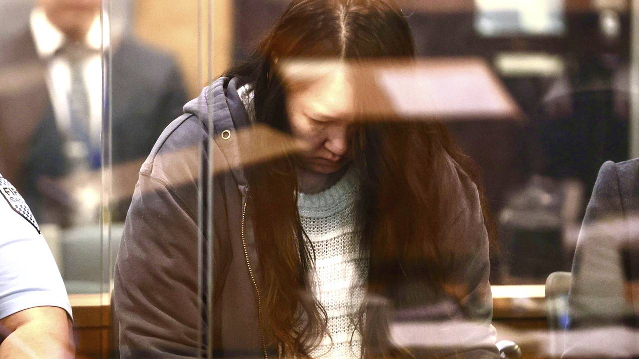 Семья купила на аукционе складское помещение и нашла внутри останки двух детей