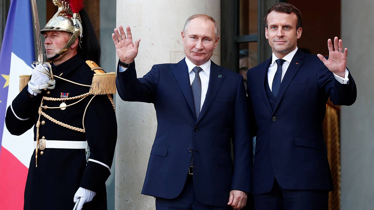 Во Франции увидели одержимость Макрона Путиным