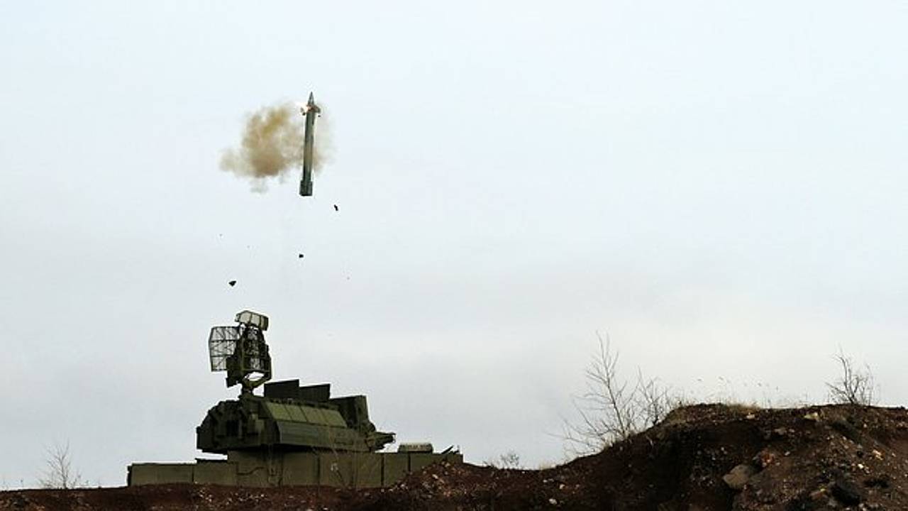 Силы ПВО за вечер уничтожили пять украинских дронов над российскими регионами