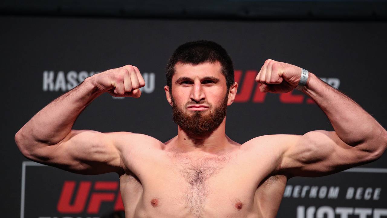 Российский боец ММА уступил бразильцу и потерял титул чемпиона UFC в полутяжелом весе