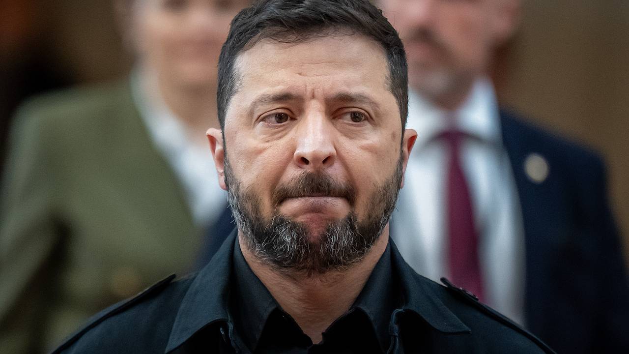 Зеленский начал темнить после вопроса об отключении света на Украине