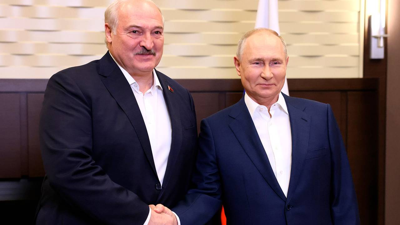 Лукашенко поздравил Путина с днем рождения и пожелал ему пять вещей