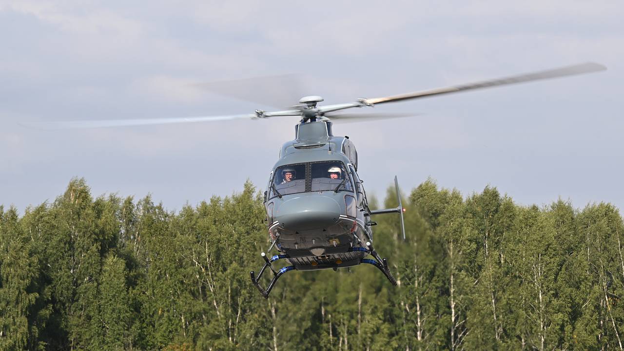 Россияне начали ловить рыбу с вертолетов