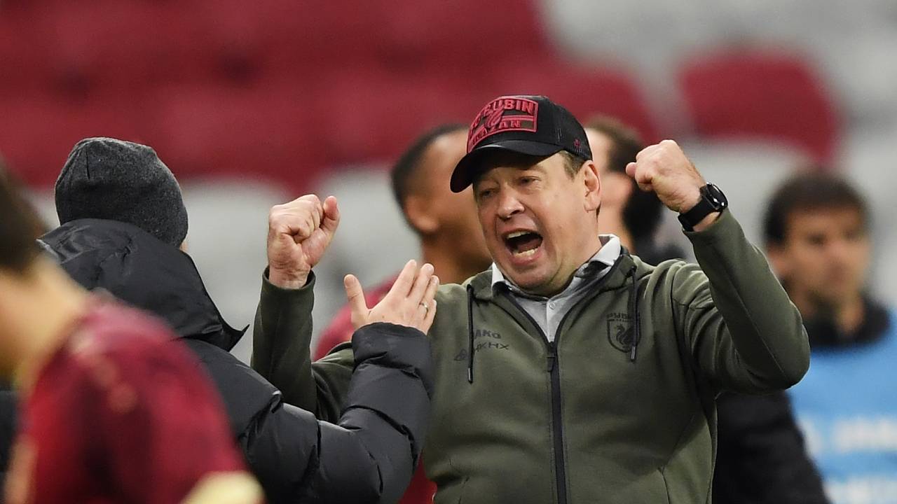 Слуцкий пригласил выругавшегося матом после матча Медведева на тренировку