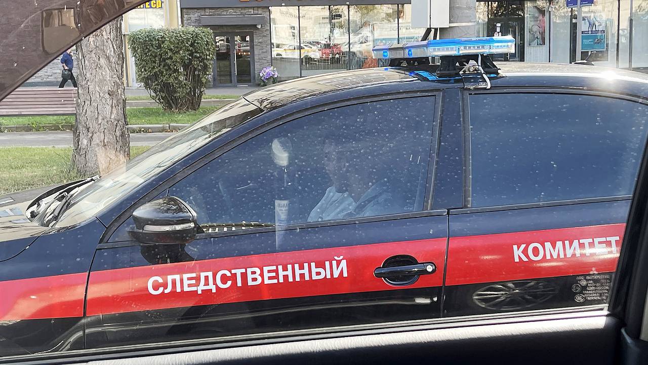 В России иностранный гражданин палками расправился с тремя работниками теплиц