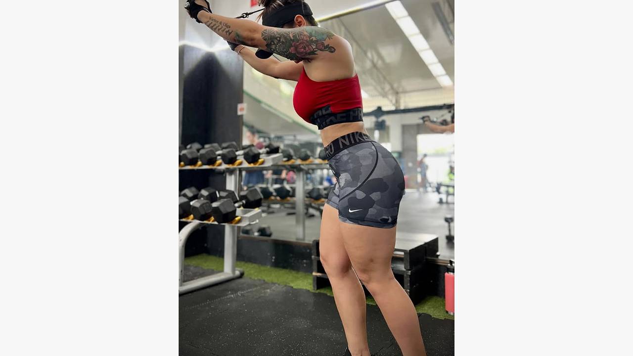 «Самая сексуальная дальнобойщица в мире» потренировалась в откровенном виде