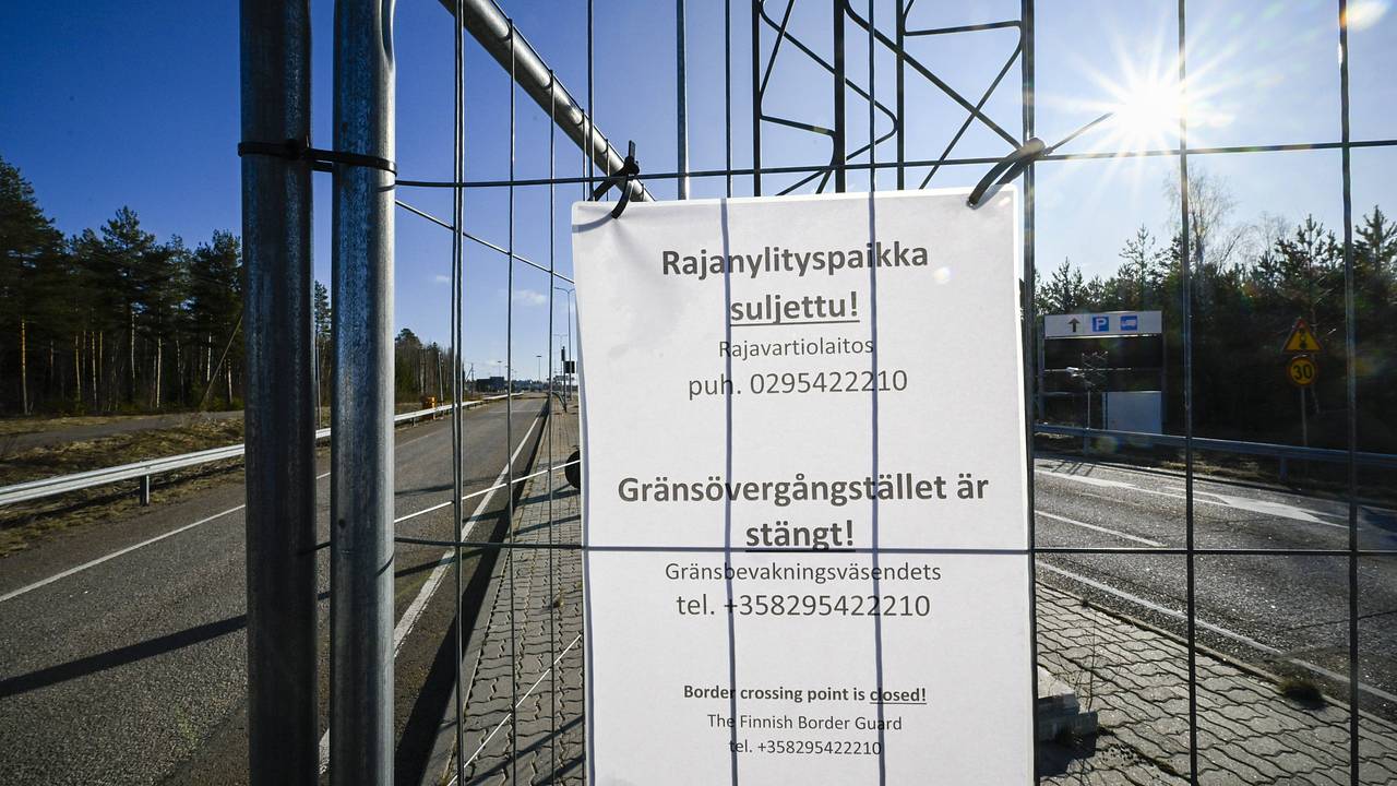 Забор на границе Финляндии с Россией стал туристической достопримечательностью