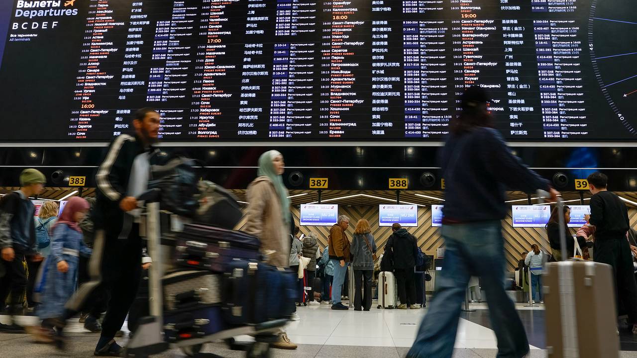 Еще несколько российских аэропортов приостановили рейсы