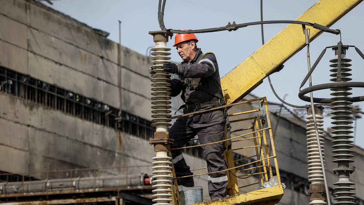 Десятки «Кинжалов» и «Калибров» ударили по энергетике Украины. Взрывы гремели по всей стране, в Киеве пропало электричество