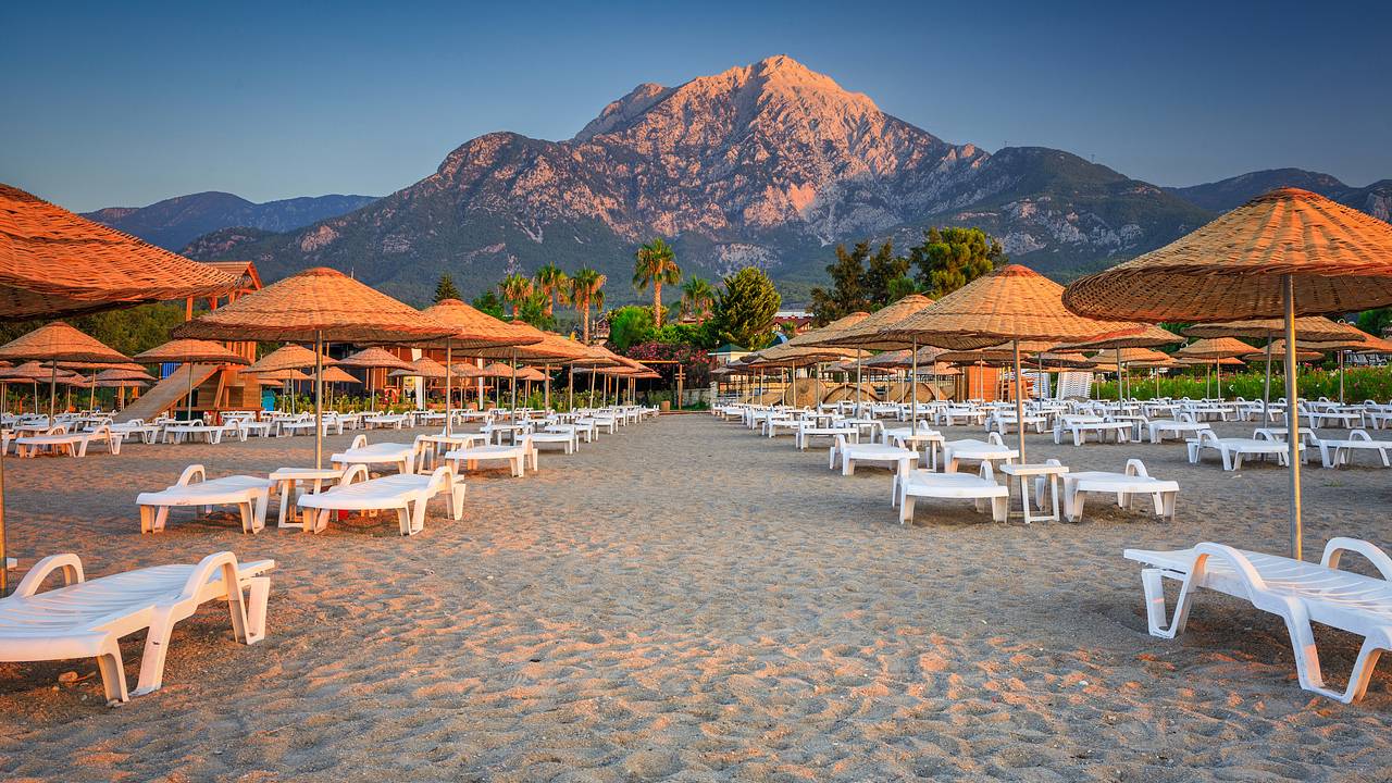 Российская туристка оставила на пляже Турции сумку с вещами и загадочно исчезла