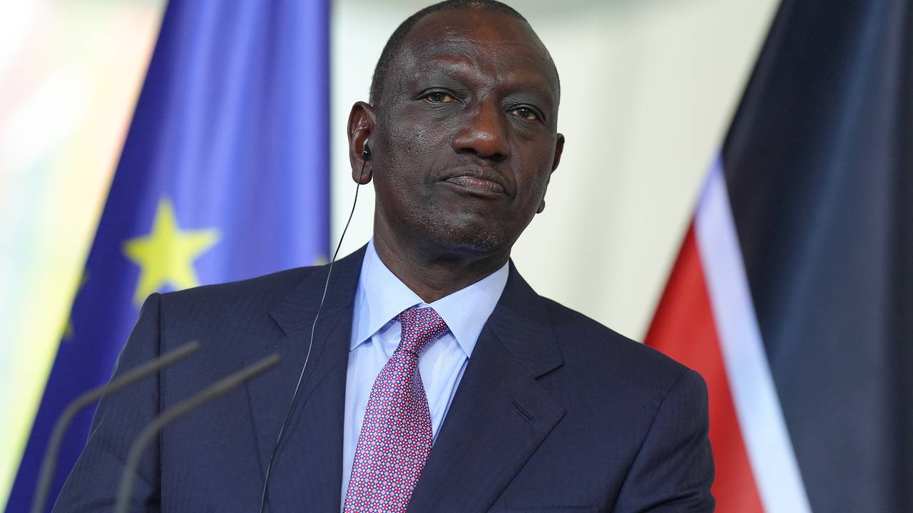 Президент Кении попросил Зеленского освободить кенийцев