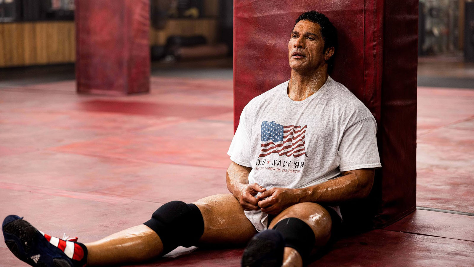 Дуэйн Джонсон готовится сразиться за «Оскар»: в прокат выходит «Крушащая машина»