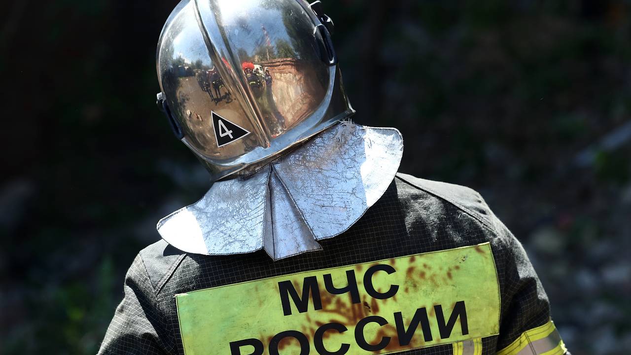 В российском доме потолок рухнул на кровать