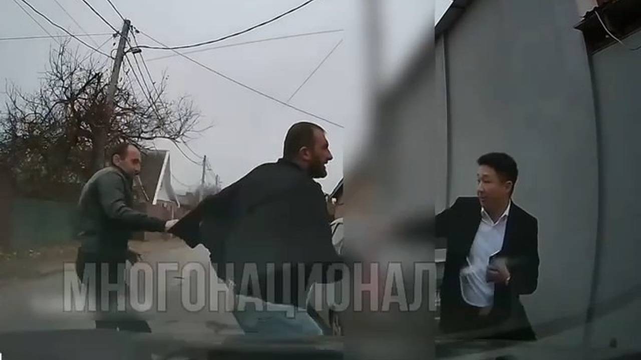 В России кореец нокаутировал одного из напавших на него кавказцев и попал на видео