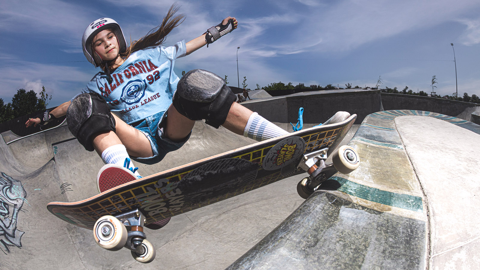 «Сила здесь не решает»: как девушки приходят в скейтбординг и завоевывают медали