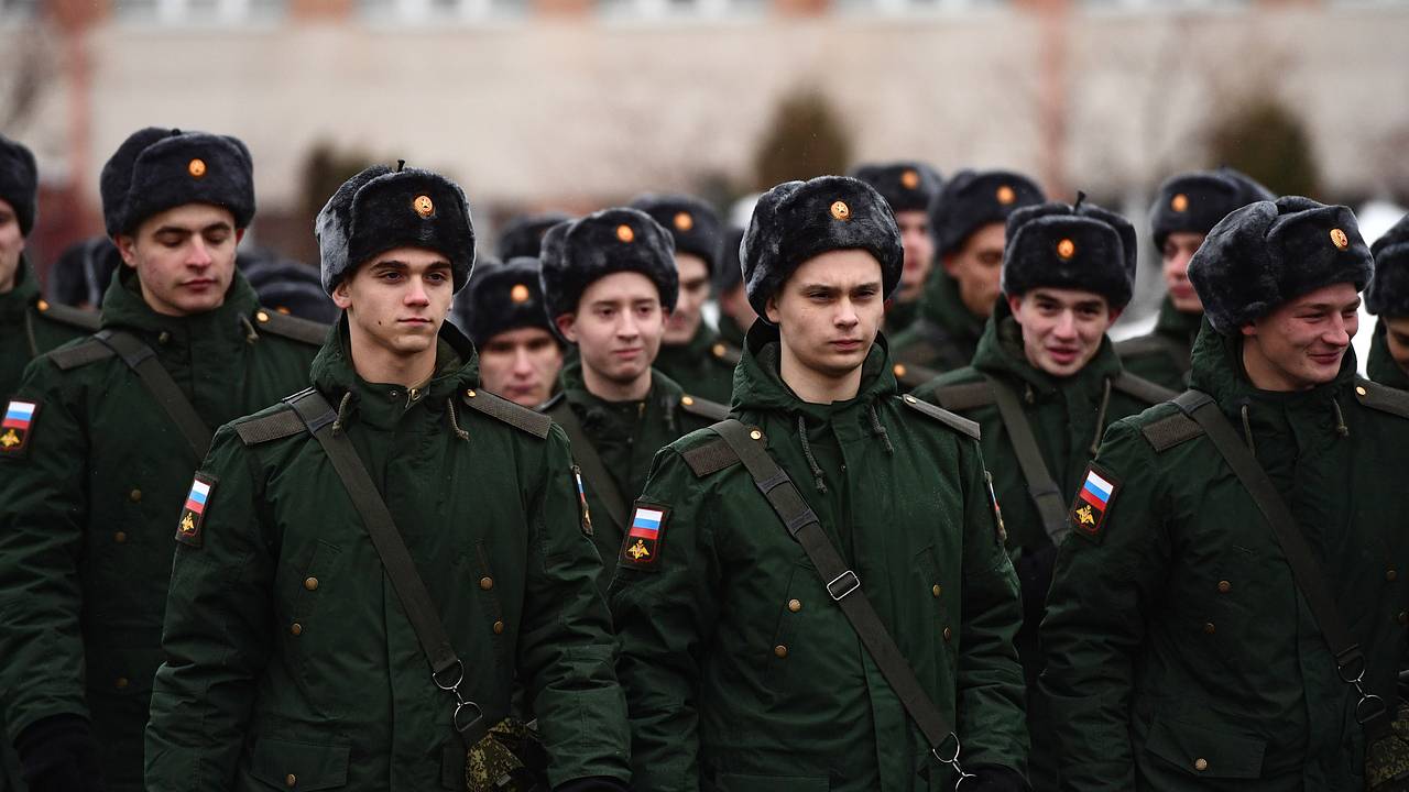 Госдума отказалась повысить оклады солдатам-срочникам. Предложение назвали несвоевременным