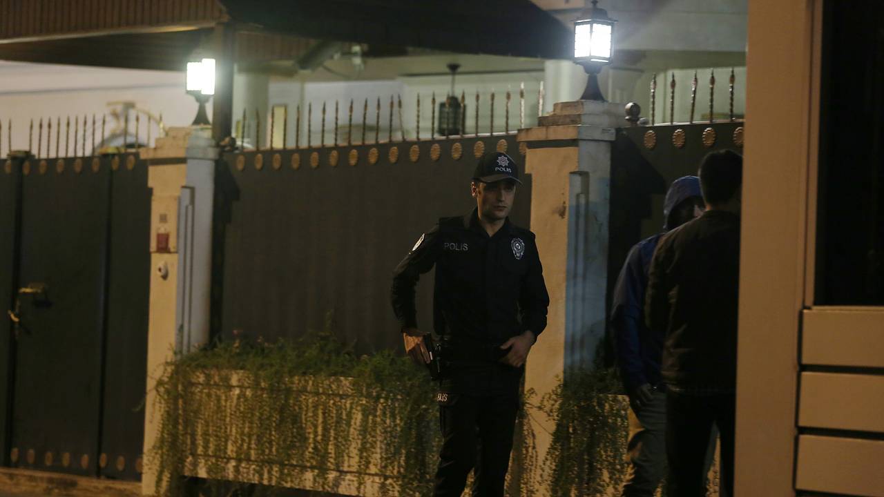 В Стамбуле после загадочной смерти туристов опечатали отель