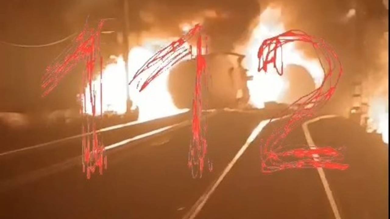 Мощный пожар на железной дороге в России сняли на видео