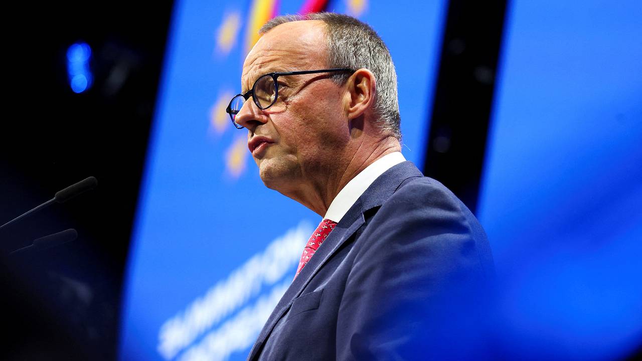 Борцы с расизмом в знак протеста покинули выступление Мерца