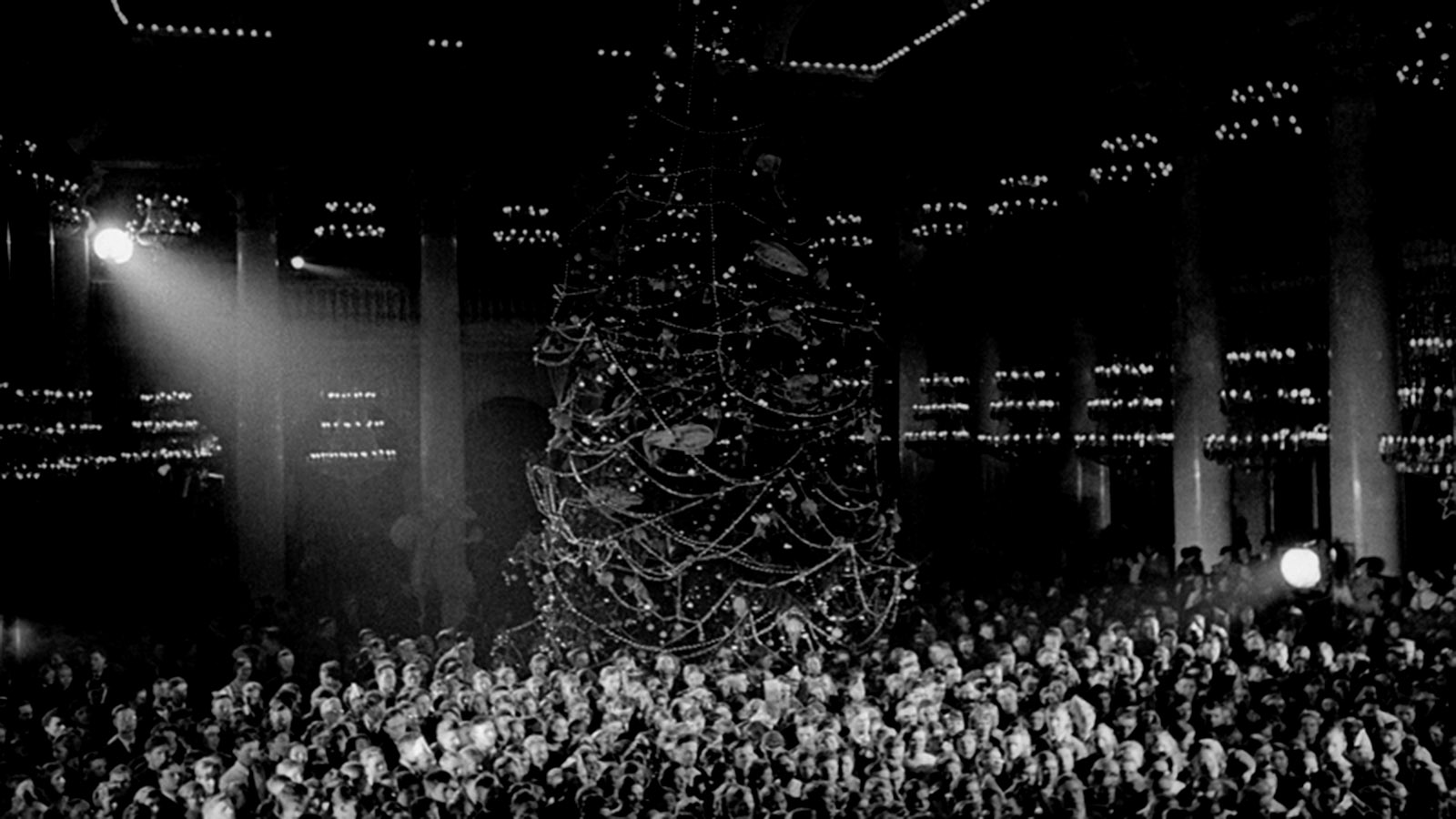 «Пути сообщения»: фантастический роман о женщине-роботе, которая ищет «врагов народа»