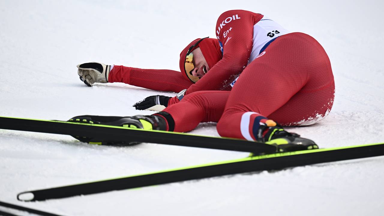 Тренер сборной России раскрыл детали травмы лыжника после нападения Большунова