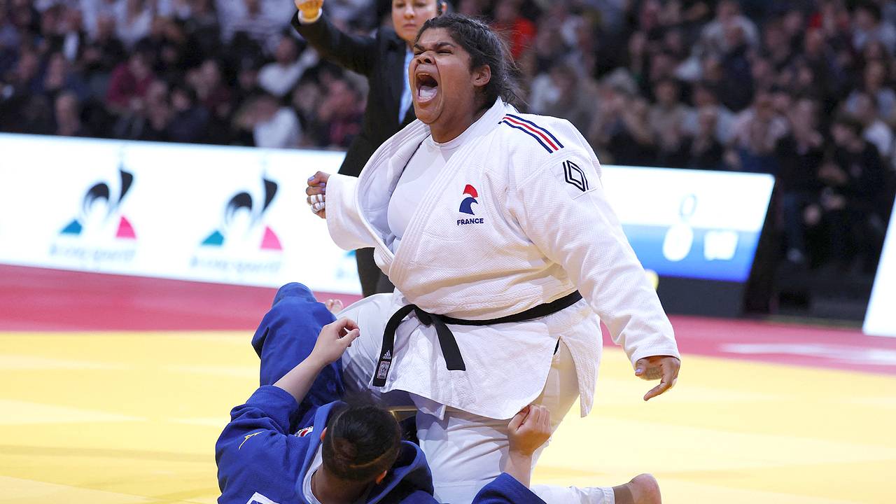 Чемпионку Европы дисквалифицировали за укус соперницы