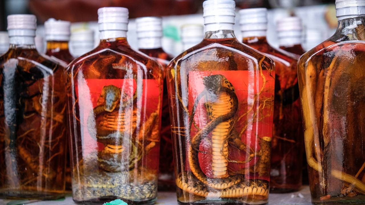 Врач высказался об опасности популярного алкогольного сувенира