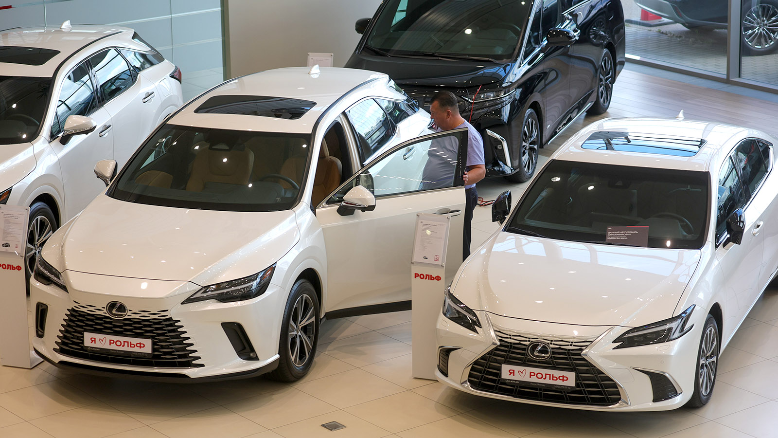 «Автостат»: в октябре в Россию завезли рекордное за 25 лет число подержанных машин