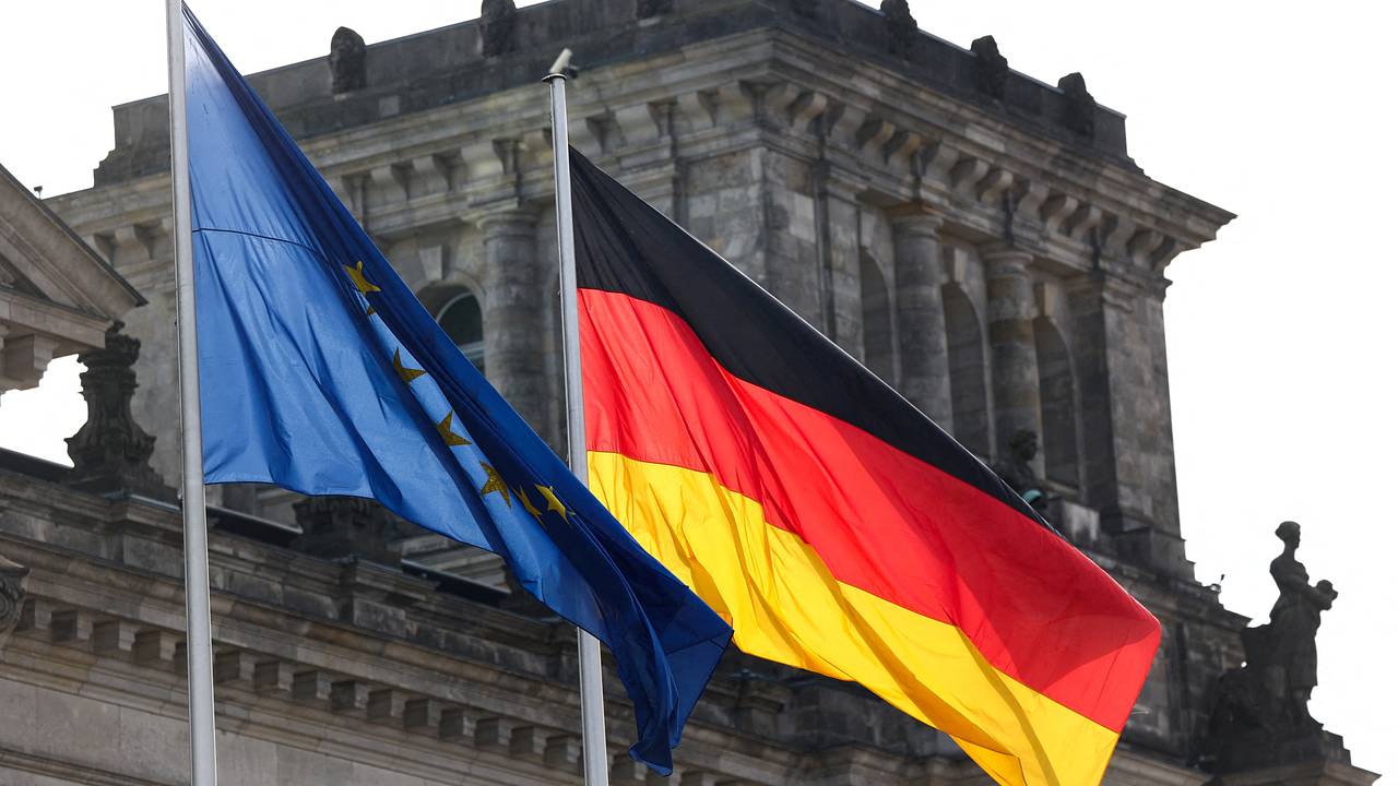 Лидер фракции в бундестаге выступил за прямые переговоры с Путиным