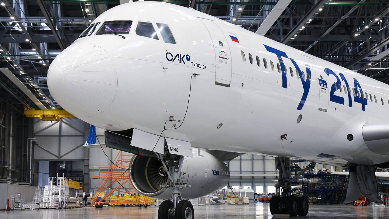 Названы сроки начала серийного выпуска пассажирских Ту-214
