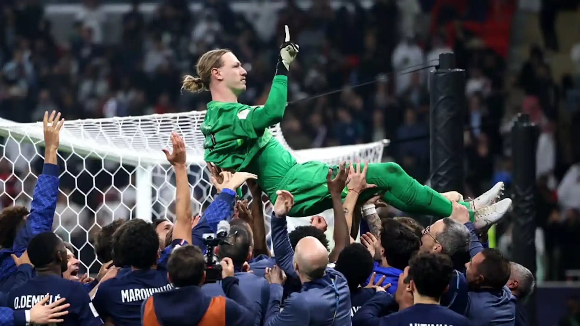 Покер Сафонова и абсолют Мельниковой: кто из спортсменов России блистал в 2025 году