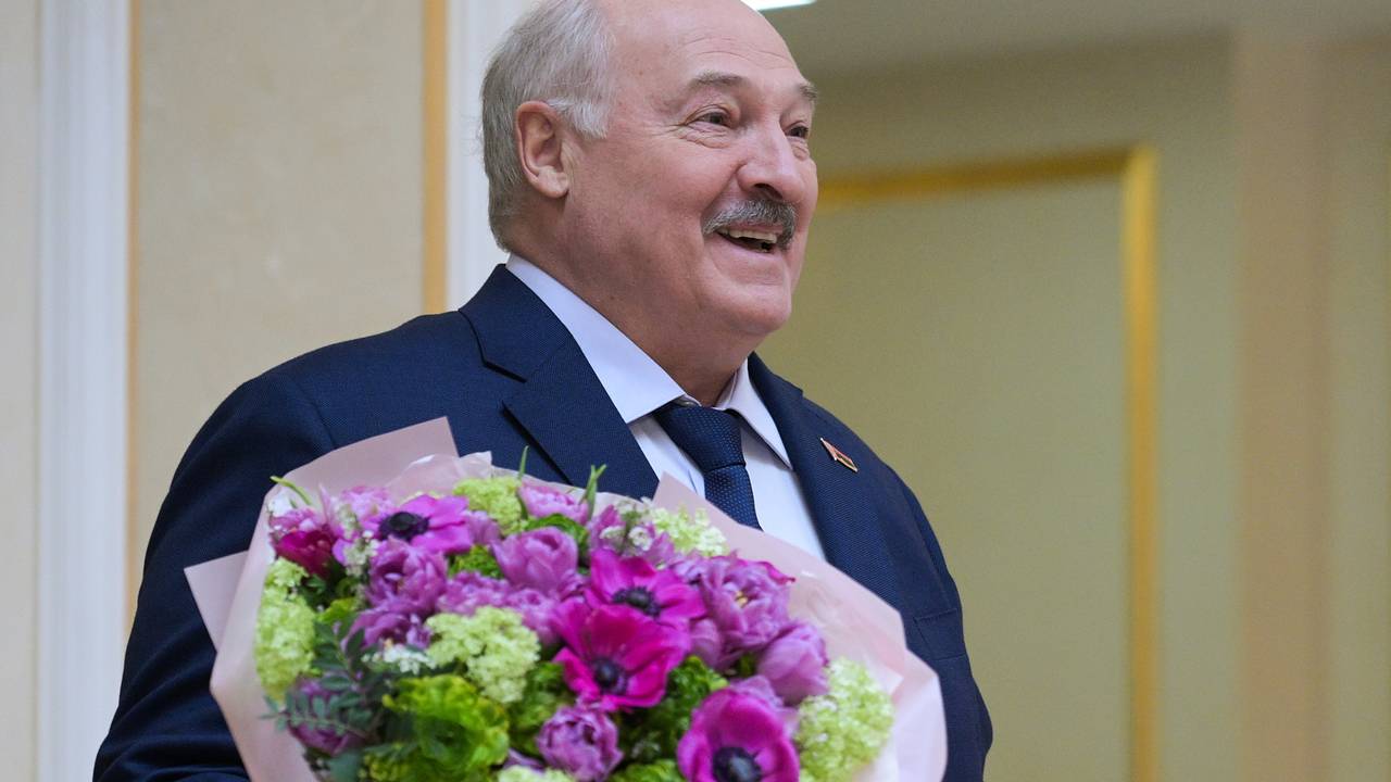 Лукашенко порассуждал о совершенстве белорусской женщины