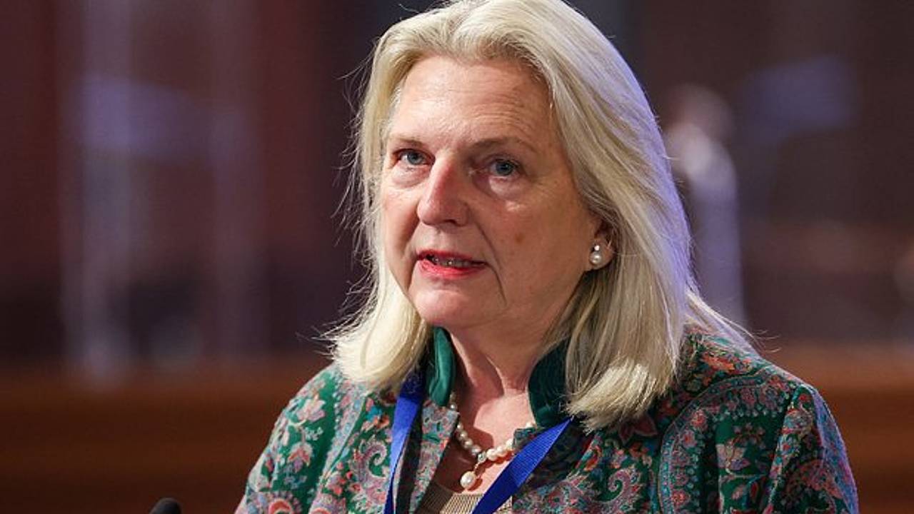 Экс-глава МИД Австрии призвала граждан ЕС к налоговому протесту из-за поддержки Киева