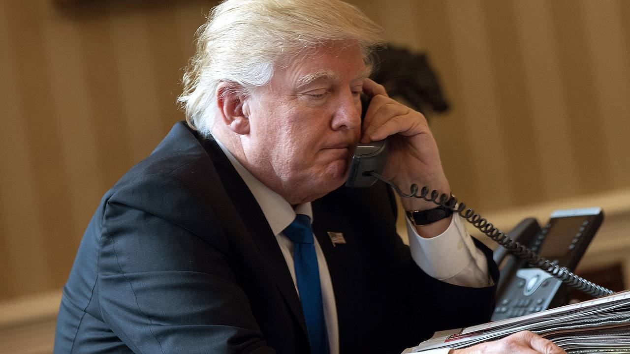 Трамп рассказал о своем неслучившемся импичменте из-за звонка Зеленскому