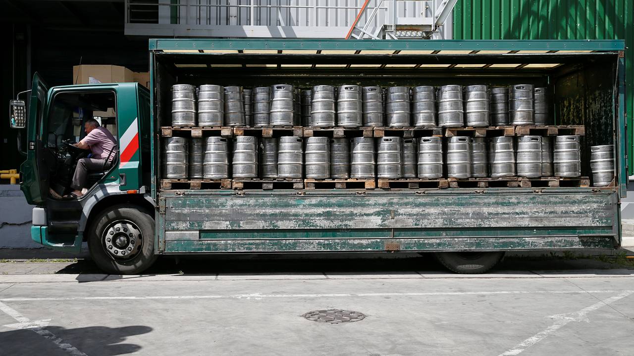 Украинцы пытались бежать через границу в грузовике с пивом