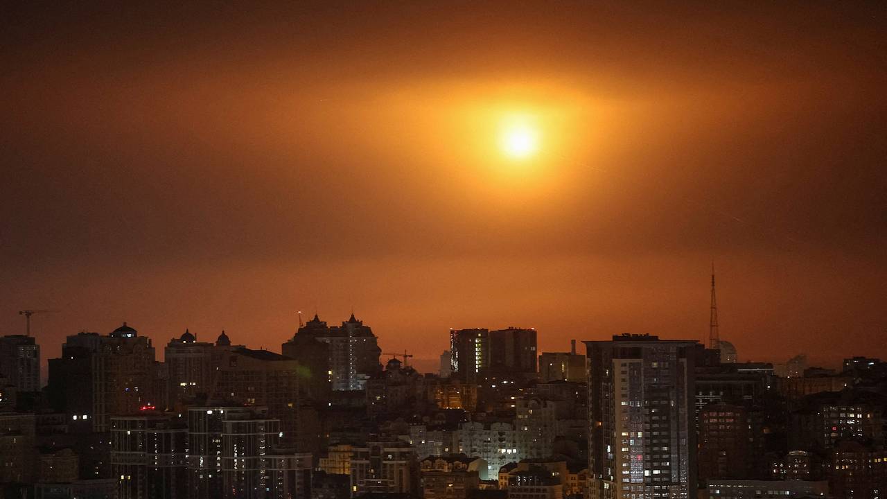 В Киеве второй раз за ночь прозвучали взрывы