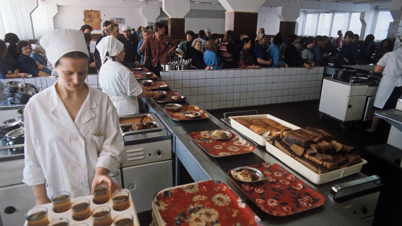 Игнорирующим обед работникам пригрозили последствиями