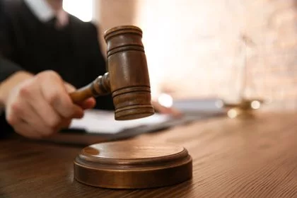 Расправившейся с матерью 14-летней девушке и ее 16-летнему бойфренду вынесли приговор