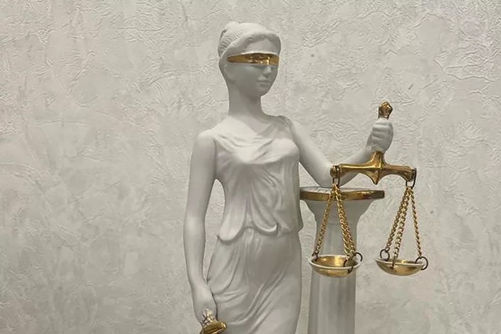 В КЧР женщина подала в суд на руководство зоопарка с требованием о выплате 2 млн рублей за укус лемура