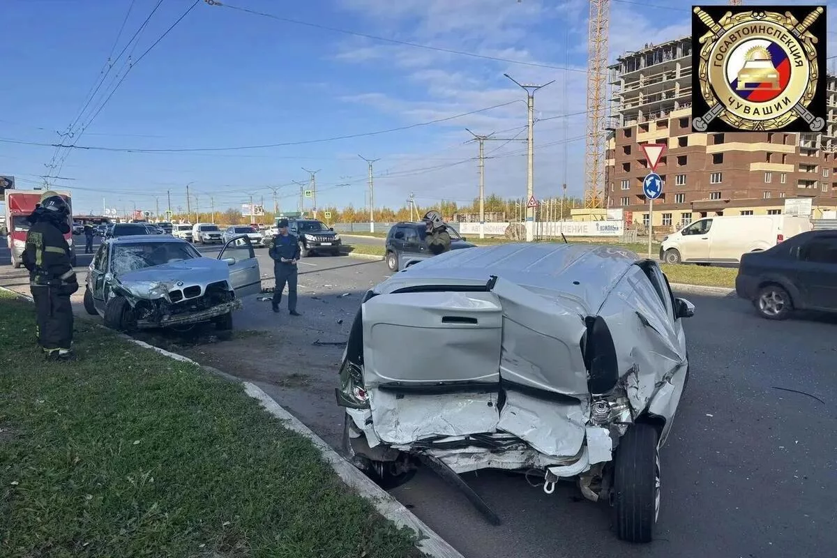 В Новочебоксарске при столкновении BMW и «Ларгуса» пострадали водители
