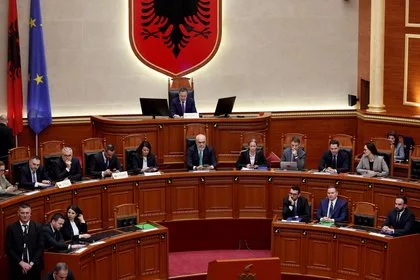 Депутаты парламента европейской страны устроили массовую драку