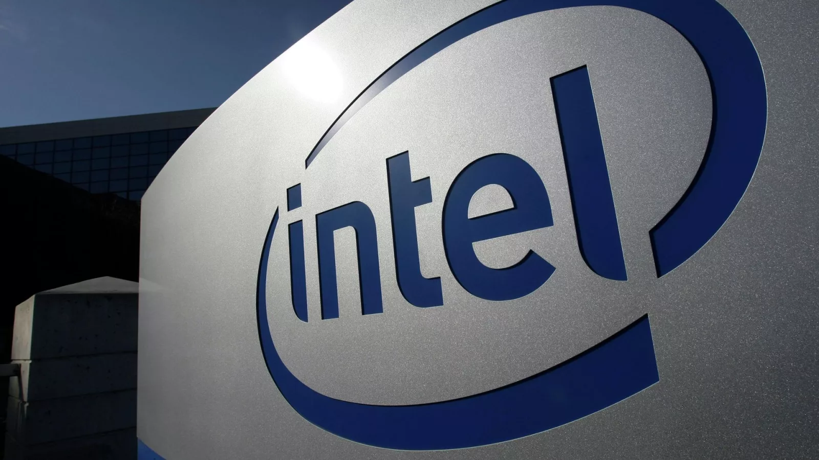В Израиле при пожаре на заводе Intel пострадали три человека, сообщает MDA
