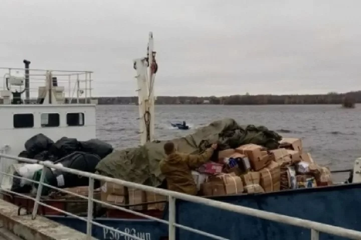Свыше 400 кг картона, пластика и батареек вывезли с острова Кижи в Карелии