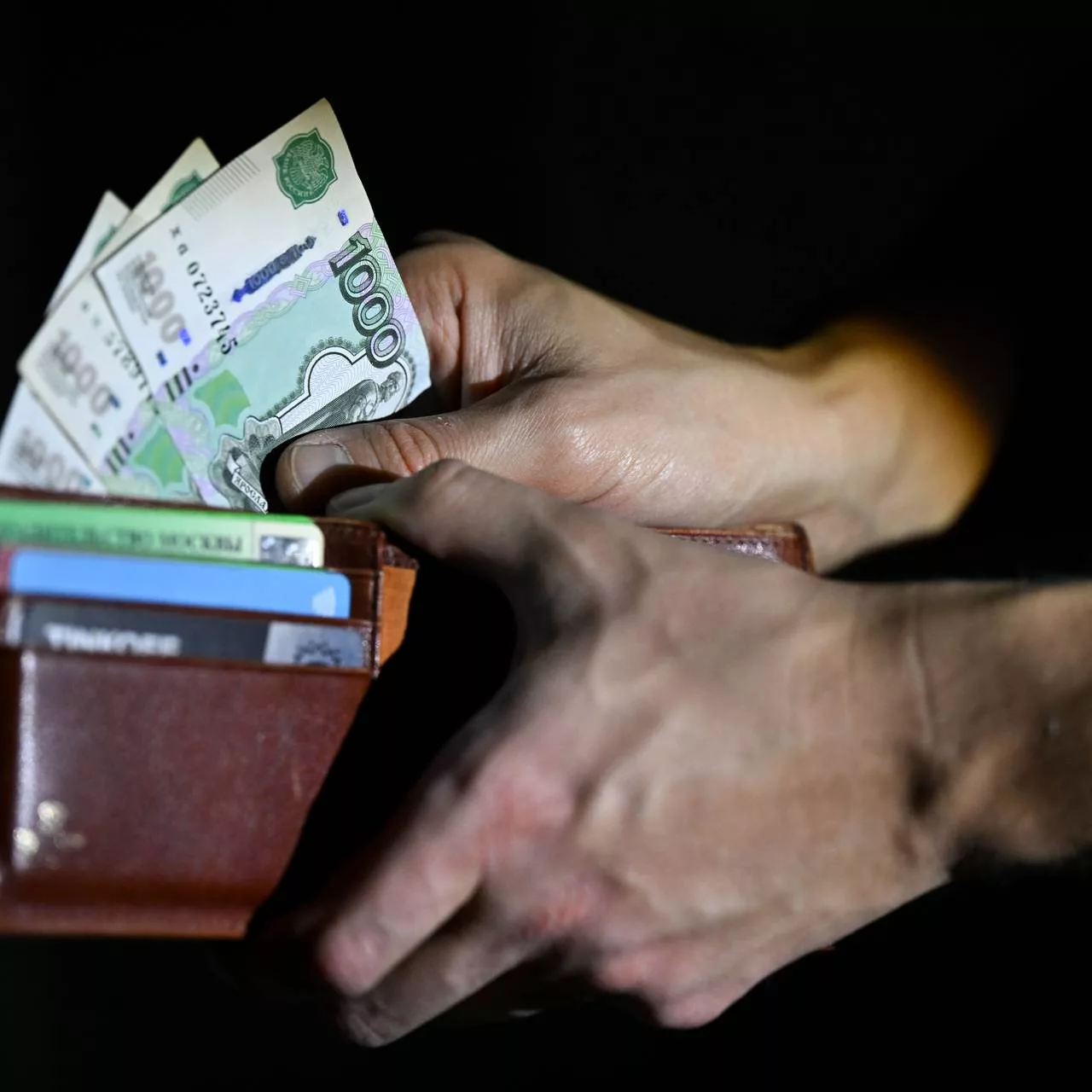 Россияне начали хранить сбережения в наличных