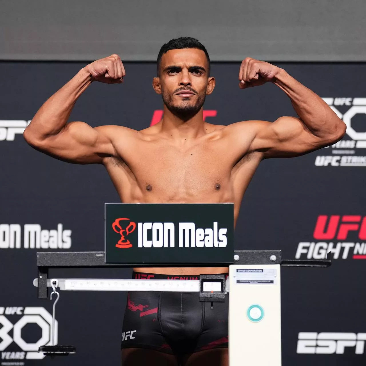 Трое бойцов оштрафованы после взвешивания на UFC Vegas 122