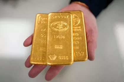 Один из крупнейших покупателей золота начнет его продавать