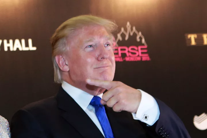 Рейтинг Трампа рухнул до рекордно низкого показателя