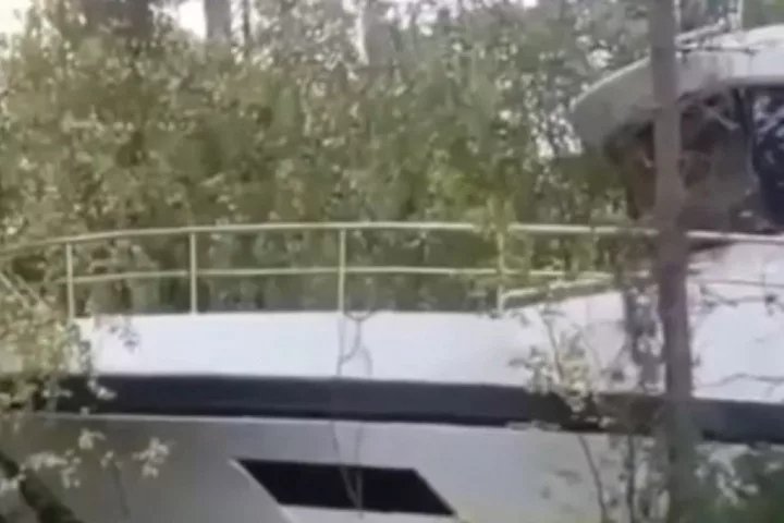 В карельской глуши «припарковалась» элитная яхта стоимостью свыше миллиона евро